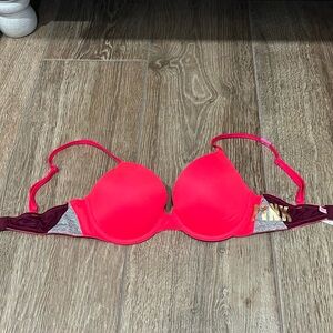 Brand new, never worn Victorias Secret Wear Everywhere Push Up Bra